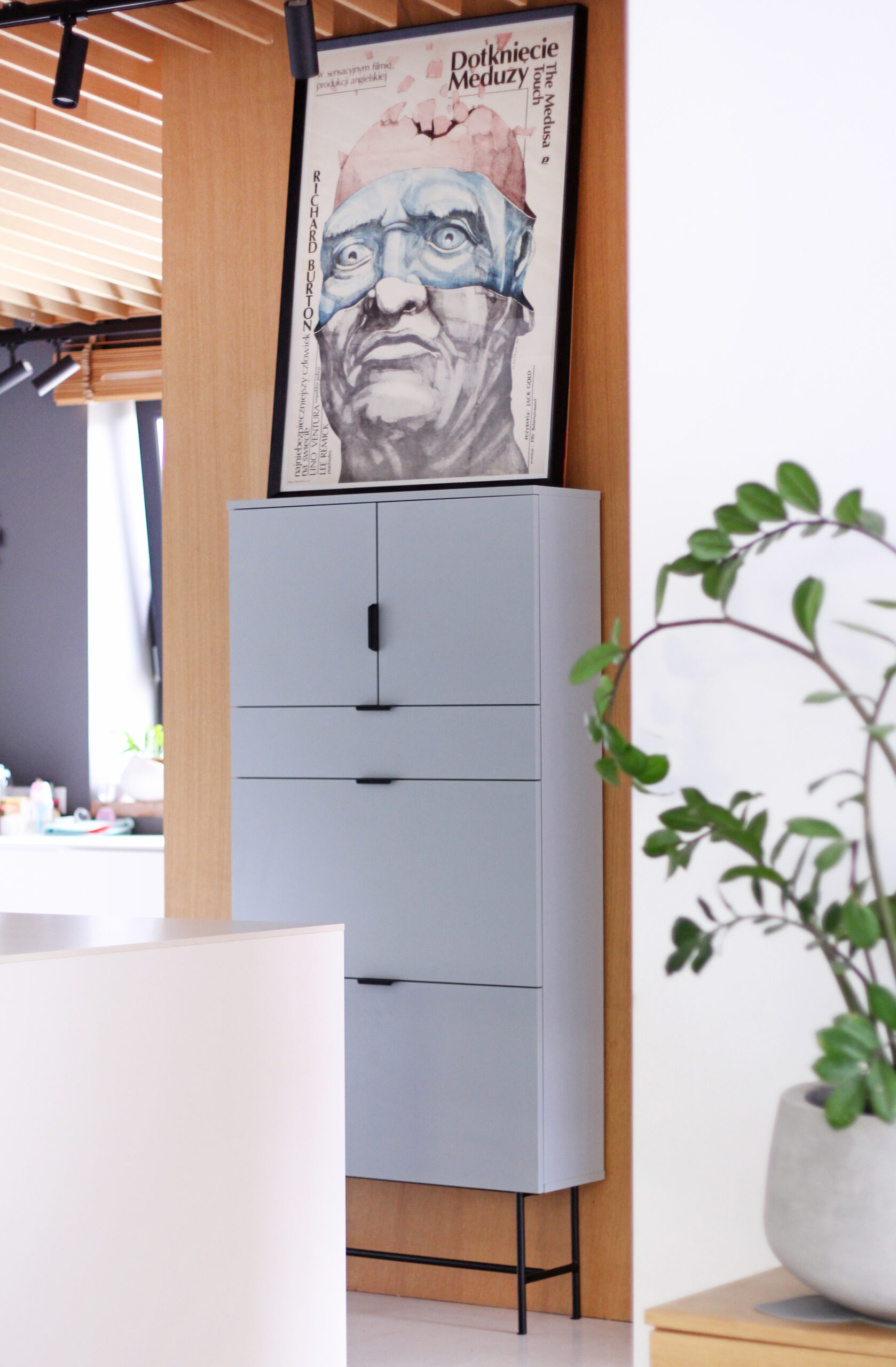 Drewniany kredens VINTA