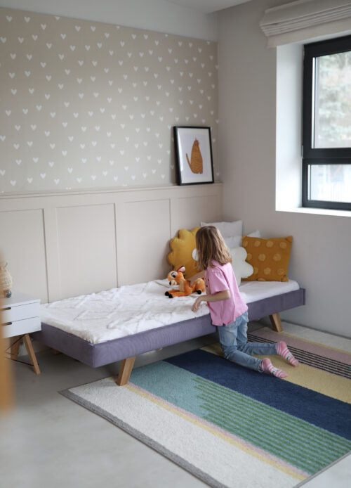 Minimalistyczne tapicerowane łóżko na nóżkach SOFA LEGS TEXTI