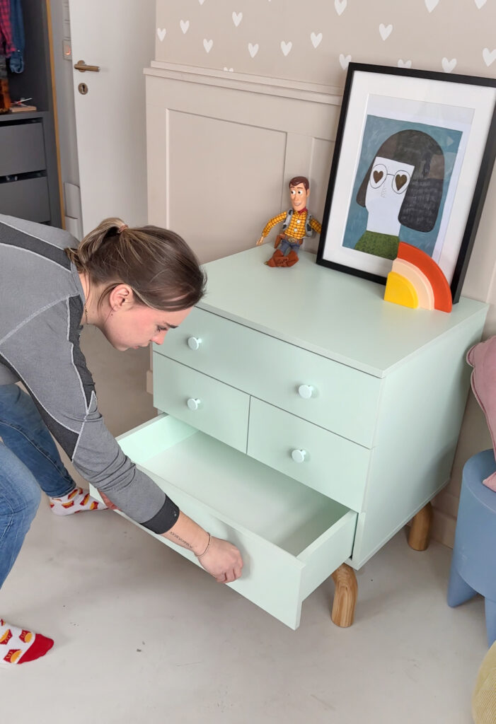 Mała komoda dla dzieci FLOW